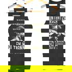 Unterschätze Niemals Einen Alten Mann Mit Einer Angel Tank Top