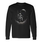 Astronaut Sitting On A Swing In Space Stars Moon Langarmshirts