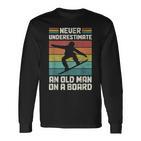 Never Underestimate An Old Man On A Snowboard intage Langarmshirts