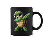 Turtle Dabbing Turtle With Toad Motif Tassen