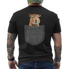 Capybara In Chest Pocket Capybara T-Shirt mit Rückendruck