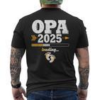 Grandpa 2025 Loading Expectant Grandpa T-Shirt mit Rückendruck