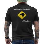 New Zealand Is Calling New Zealand Kiwi Backpacker T-Shirt mit Rückendruck