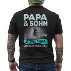 Papa Und Sohn Alleine Stark Gemeinsam Unschlagbar Father's Day T-Shirt mit Rückendruck