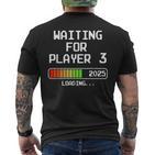 Werdender Papa 2025 Waiting For Player 3 Loading Pregnant T-Shirt mit Rückendruck