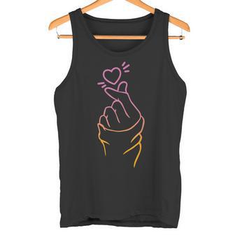 Korean Heart Finger K-Pop Heart Hand Sign Tank Top - Geschenkecke