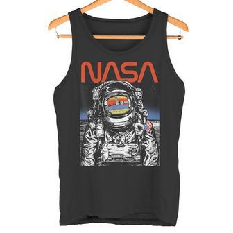 Nasaintage Astronaut Moon Walk Reflection Graphic Tank Top - Geschenkecke