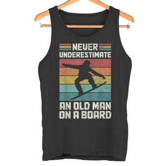 Never Underestimate An Old Man On A Snowboard intage Tank Top - Geschenkecke