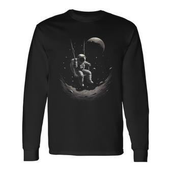 Astronaut Sitting On A Swing In Space Stars Moon Langarmshirts - Geschenkecke