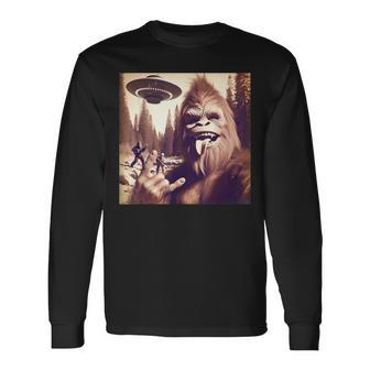 Bigfoot Sasquatch Rock On Selfie Bigfoot Ufo Alien Long Sleeve T-Shirt - Thegiftio
