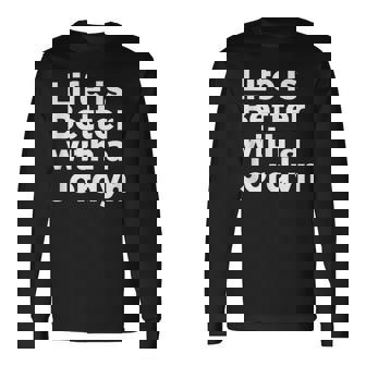 Surnom Personnalisé Life Is Better With A Millie Name T-shirt à manches longues - Cadeauxyz