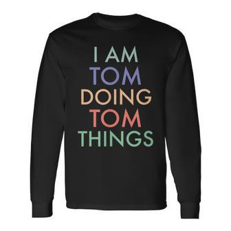 I Am Tom Doing Tom Things Fun Celebration Langarmshirts - Geschenkecke