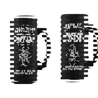 Le Proton Pense Comme Un Proton Et Reste Positif Tasse - Cadeauxyz