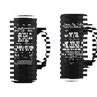 Tengo Dos Titulos Prima Y Madrina Regalo Familiar Español Taza de café - Regaloses