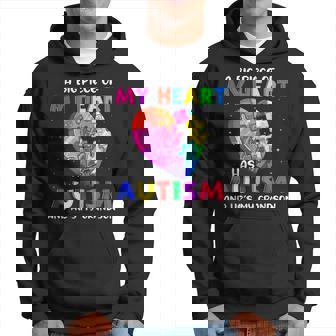 Un Gran Pedazo De Mi Corazón Tiene Autismo Y Él Es Mi Nieto Sudadera - Regaloses