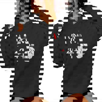I Am 49 Plus 1 Middle Finger 50Th Birthday Mother's Day Neck T Kapuzenpullover für Damen - Geschenkecke
