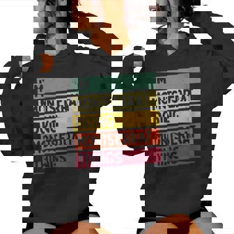 Soy Montserrat Haciendo Cosas De Montserrat Nombre Personalizado Divertido Cuello Sudadera con capucha para mujer - Regaloses