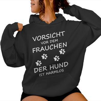 Vorsichtor Dem Frauchen Der Hund Ist Harmlos Gassi Women's Kapuzenpullover für Damen - Geschenkecke