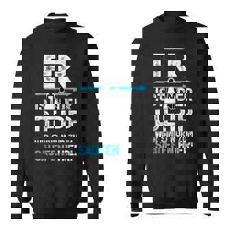 Er Ist Der Depp Wir Sind Nur Zum Saufen Here Sweatshirt - Geschenkecke