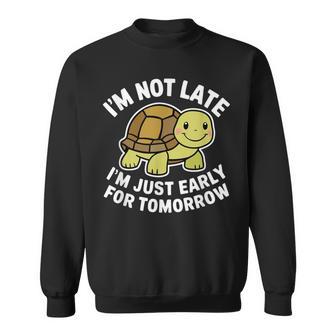 Je Ne Suis Pas En Retard Je Suis Juste En Avance Pour Demain Slow Turtle Sweater e - Cadeauxyz
