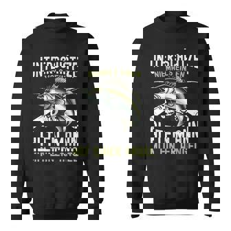 Unterschätze Niemals Einen Alten Mann Mit Einer Angel Sweatshirt - Geschenkecke
