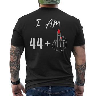 I Am 44 Plus 1 Middle Finger For A 45Th Birthday T-Shirt mit Rückendruck - Geschenkecke