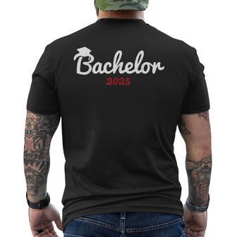 Bachelor Hut 2025 Abschluss Geschenk Bachelorabschluss T-Shirt mit Rückendruck - Geschenkecke