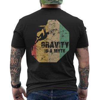 Bouldering Climbing Fun Gravity Is A Myth T-Shirt mit Rückendruck - Geschenkecke