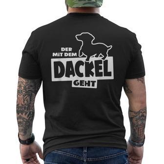 With The Dachshund Hunting Dog Goes Teckel Dog Training T-Shirt mit Rückendruck - Geschenkecke