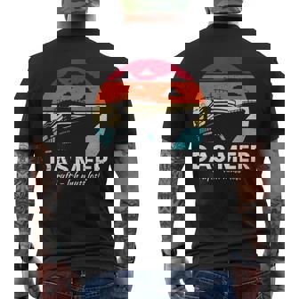 Das Meer Ruft Kreuzfahrt Must Have Reise Gadgets Urlaub T-Shirt mit Rückendruck - Geschenkecke
