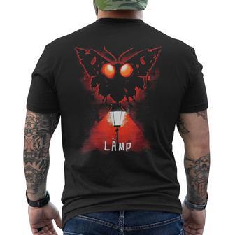 Mothman Moth Lamp Weirdcore Oddly Specific Meme T-Shirt mit Rückendruck - Geschenkecke