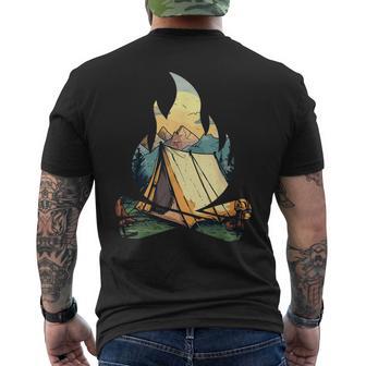 Hiking Mountain Camping Lovers Campfire T-Shirt mit Rückendruck - Geschenkecke