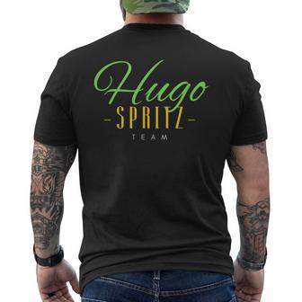 Hugo Spritz Team Elderberry Summer Sparkling Prosecco Cocktail T-Shirt mit Rückendruck - Geschenkecke