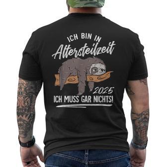 Ich Bin In Altersteilzeit 2025 T-Shirt mit Rückendruck - Geschenkecke