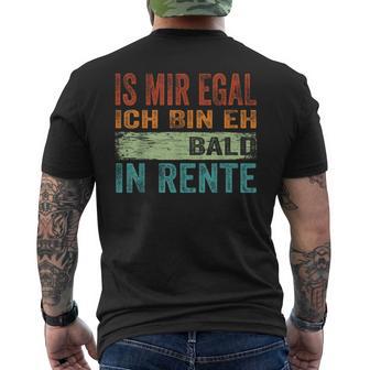 Ist Mir Egal Ich Bin Eh Bald In Retire T-Shirt mit Rückendruck - Geschenkecke