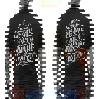 Je Suis Un Mec Simple J'aime La Montagne Et La Raclette T-shirt imprimé au dos - Cadeauxyz