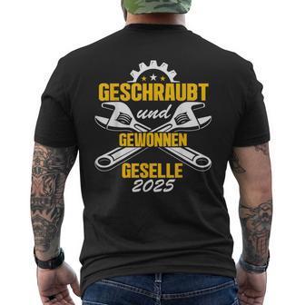 Kfz Mechatroniker Bestanden Gesellenprüfung Geselle 2025 T-Shirt mit Rückendruck - Geschenkecke