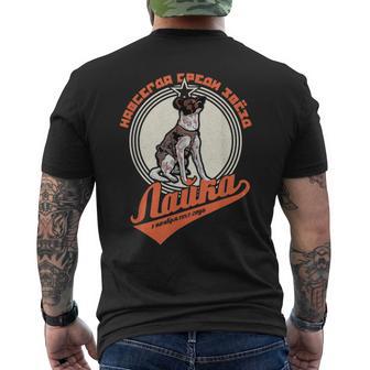 Laika Gagarin Dog Sputnik Propaganda Russia Ussr T-Shirt mit Rückendruck - Geschenkecke