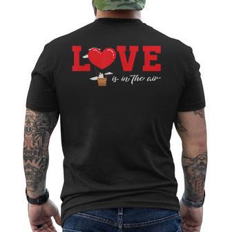 Love Is In The Air Flying Hot Air Balloon T-Shirt mit Rückendruck - Geschenkecke