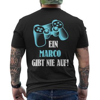 A Marco Gibt Never Up Personalised Gamer T-Shirt mit Rückendruck - Geschenkecke