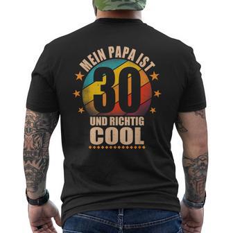 Mein Papa Ist 30 Und Richtig Cool 30Th Birthday Man T-Shirt mit Rückendruck - Geschenkecke