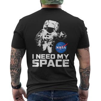 Nasa Logo I Need My Space With Astronaut T-Shirt mit Rückendruck - Geschenkecke