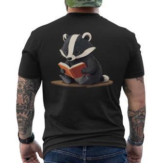 Nice Badger Reads A Book Reads Badger T-Shirt mit Rückendruck - Geschenkecke