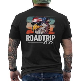 Roadtrip Must Have Travel Car Tour 2025 Fan Item Usa T-Shirt mit Rückendruck - Geschenkecke