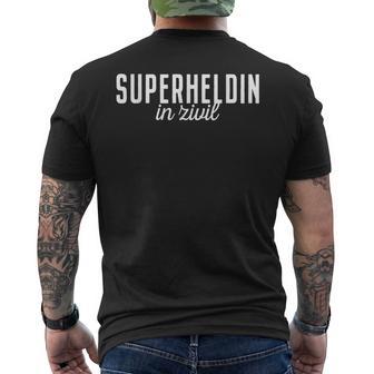 Superhero In Civil Superhero Off Duty Superhero Costume T-Shirt mit Rückendruck - Geschenkecke