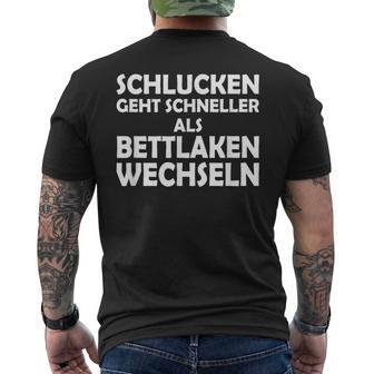 Swallowing Goes Faster Than Changing Bed Sheets S T-Shirt mit Rückendruck - Geschenkecke