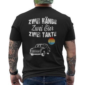 Trabi Ddr Two Stroke Two Eggs Two Hands T-Shirt mit Rückendruck - Geschenkecke