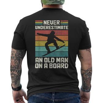 Never Underestimate An Old Man On A Snowboard intage T-Shirt mit Rückendruck - Geschenkecke