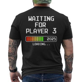 Werdender Papa 2025 Waiting For Player 3 Loading Pregnant T-Shirt mit Rückendruck - Geschenkecke