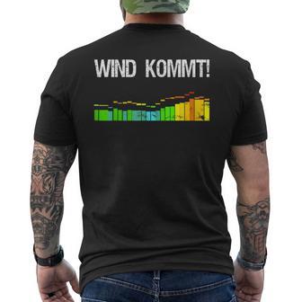 Wind Comes Kiter Surfer Saying Kitesurfer Windsurf T-Shirt mit Rückendruck - Geschenkecke